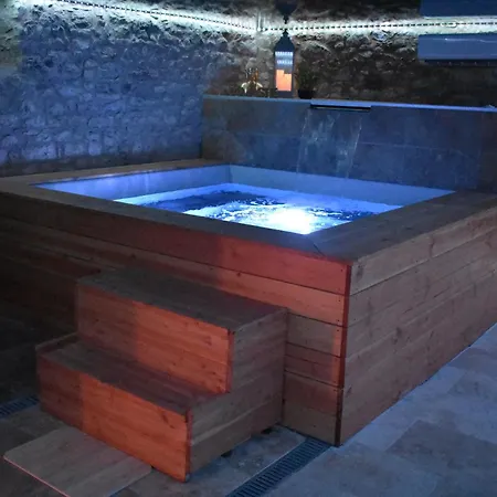 A La Ferme Avec Jacuzzi Et Sauna 펜션 *